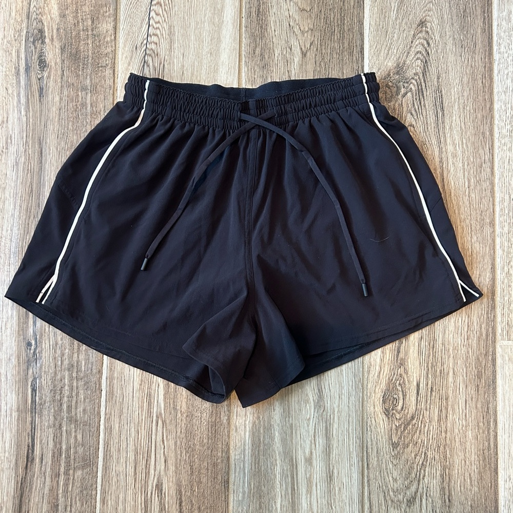 Lululemon Lightweight High-Rise Relaxed Short 3" *Long Liner, Black/White W7DD9S